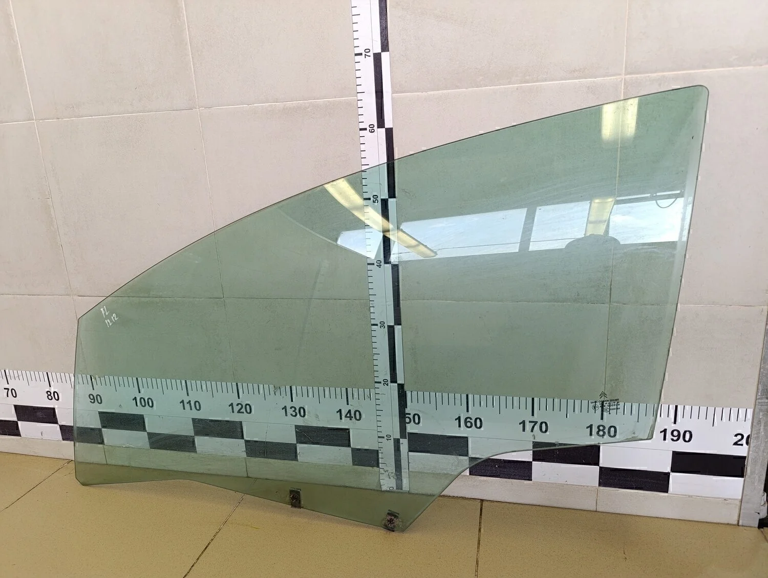 Стекло двери передней левой C4 2005-2011