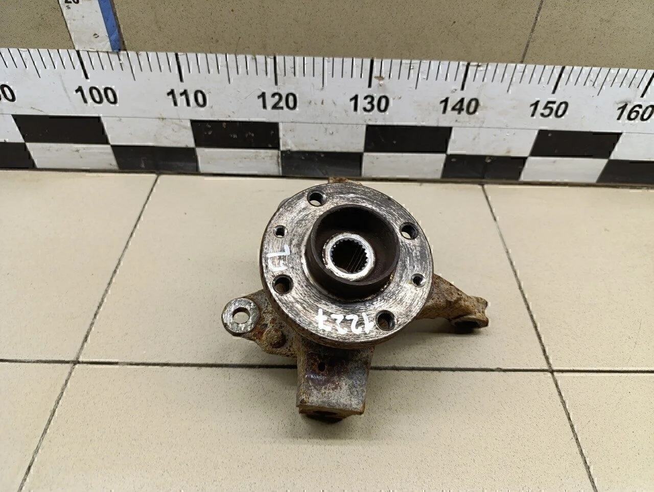 Кулак поворотный передний левый Logan II 2014>