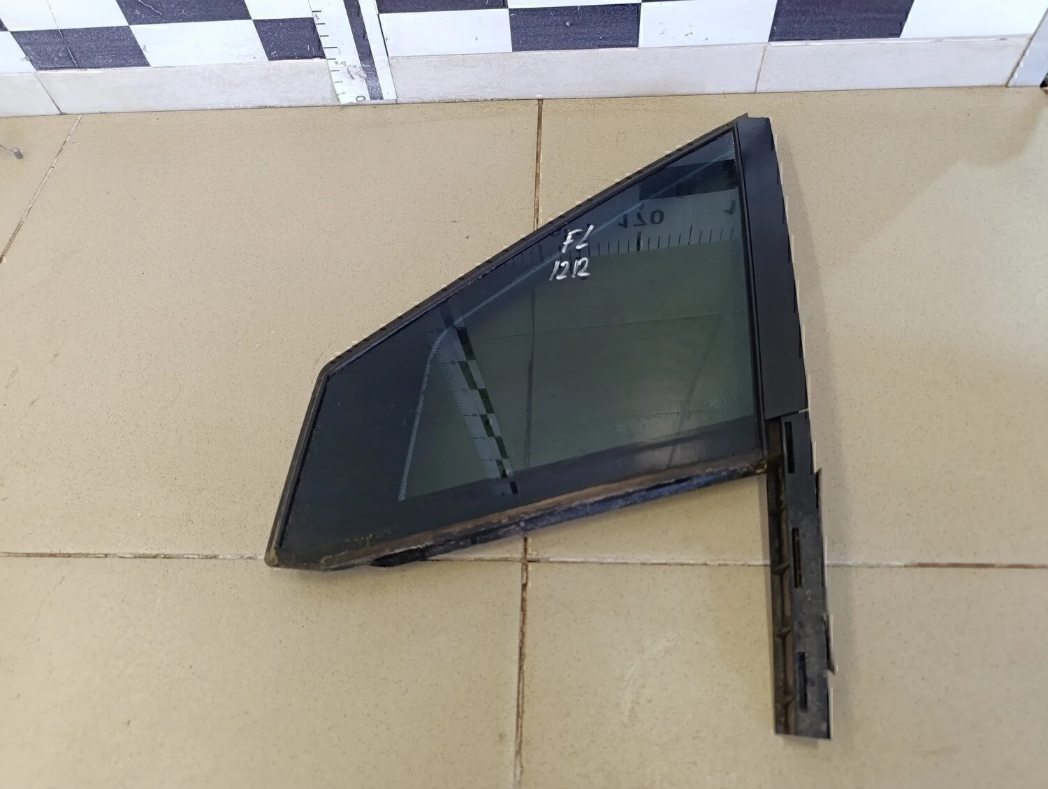 Стекло двери передней левой (форточка) C4 2005-2011