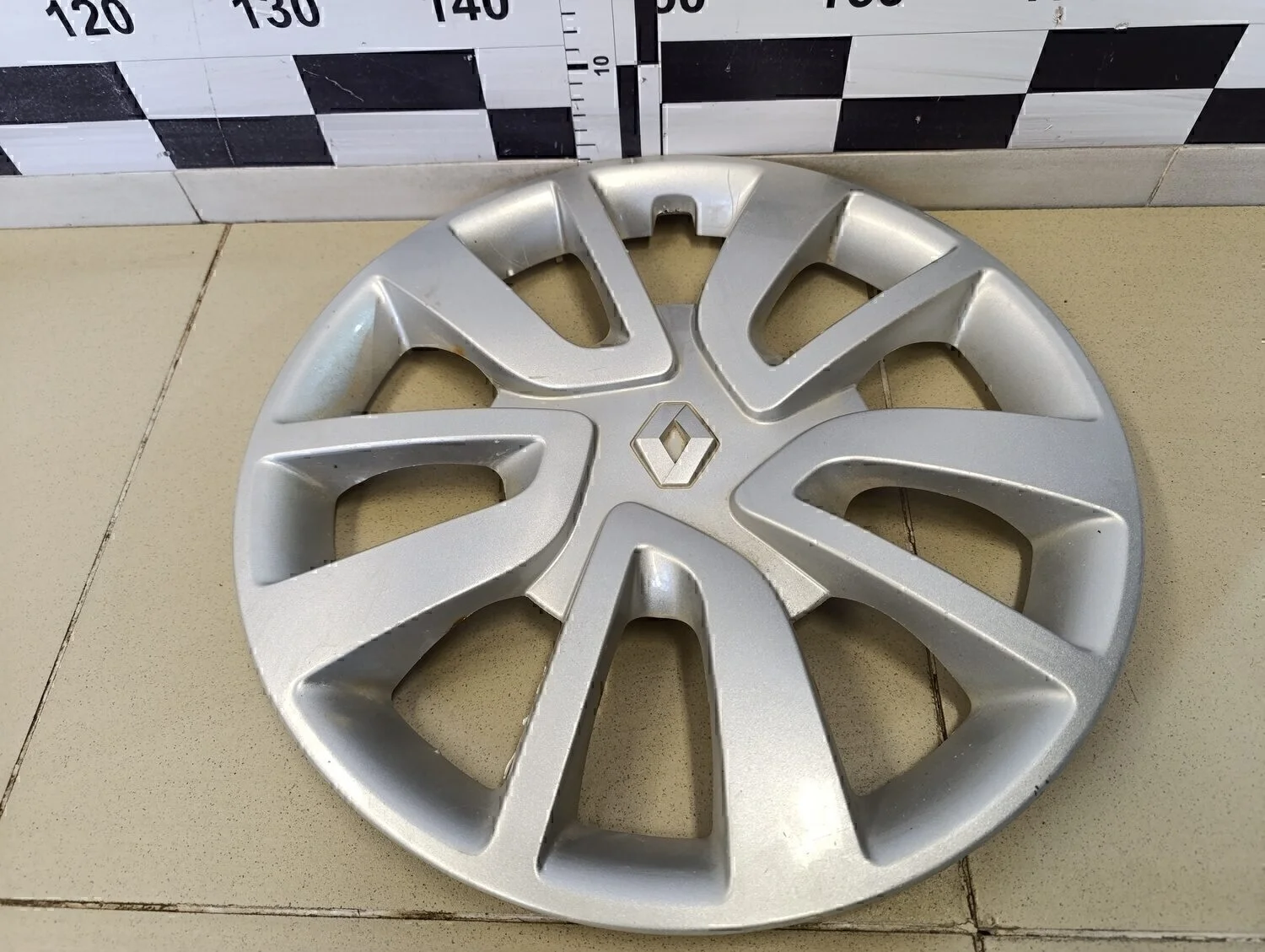 Колпак декоративный Sandero 2014>