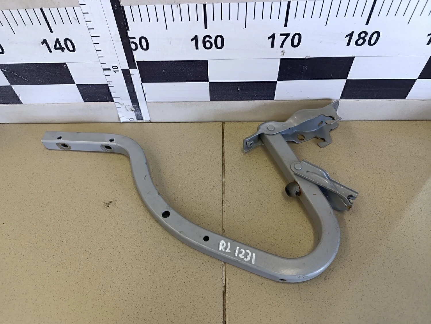 Петля крышки багажника Solaris 2010-2017