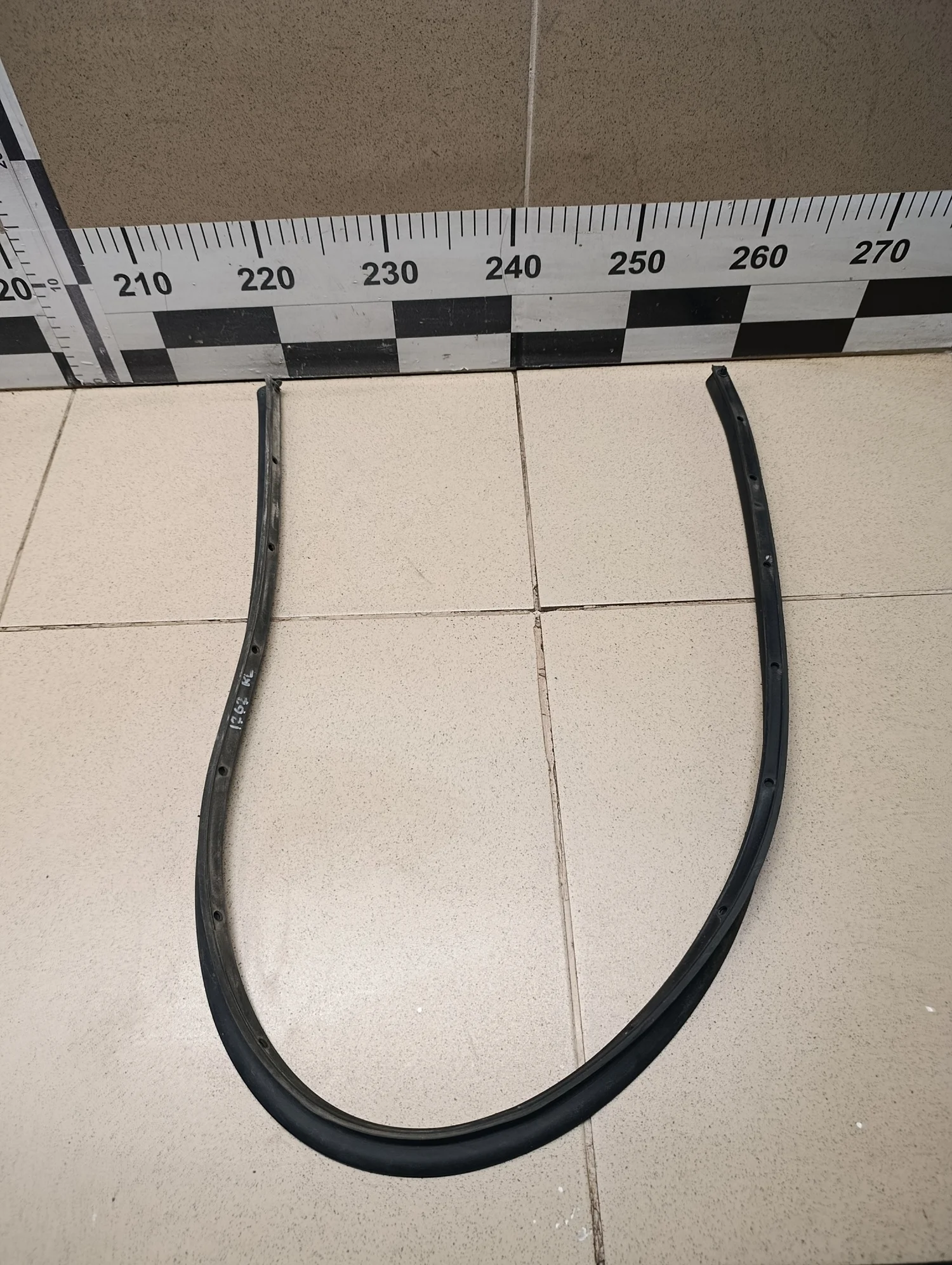 Уплотнитель двери Rapid 2013>