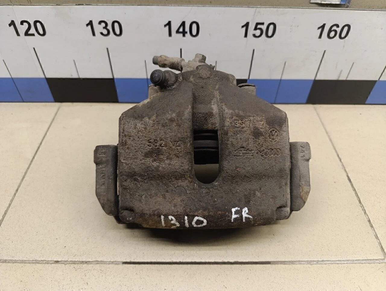 Суппорт передний правый Passat [B6] 2005-2010