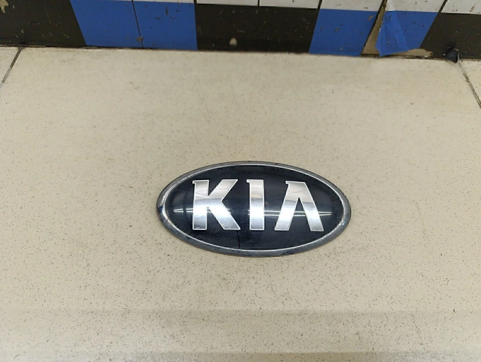 Эмблема на крышку багажника RIO 2017>