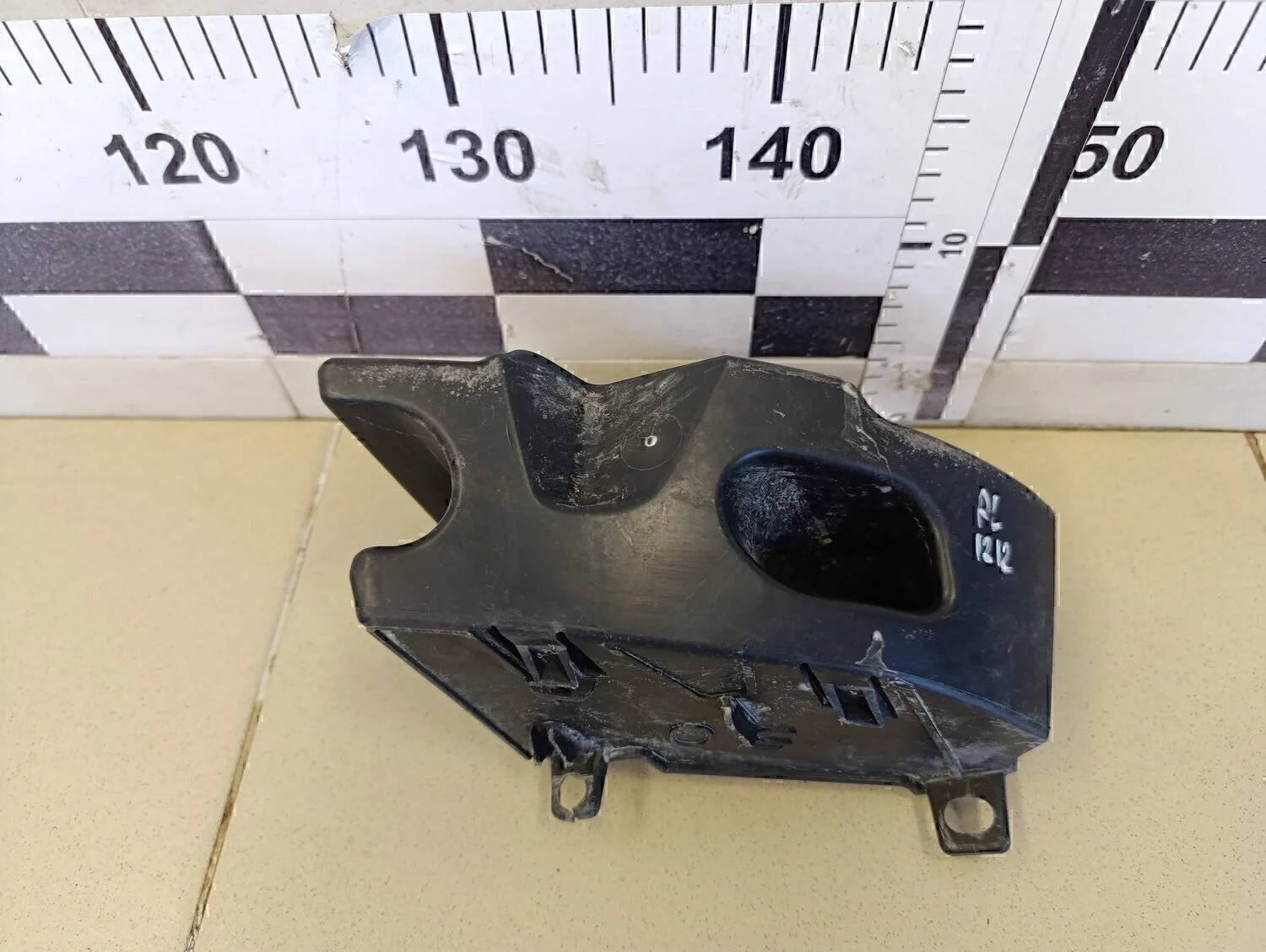 Кронштейн заднего бампера левый C4 2005-2011