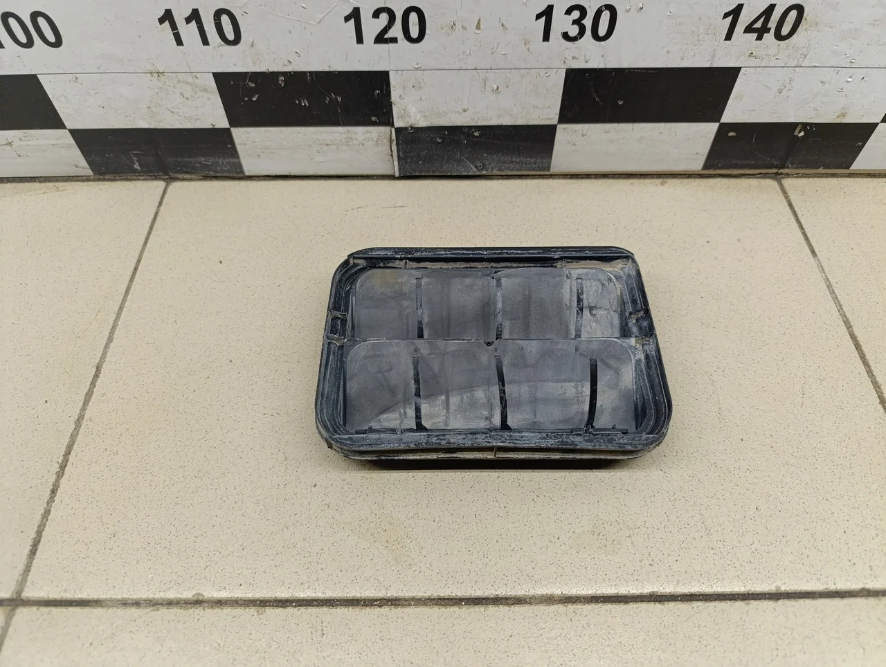 Решетка вентиляционная Logan 2005-2014