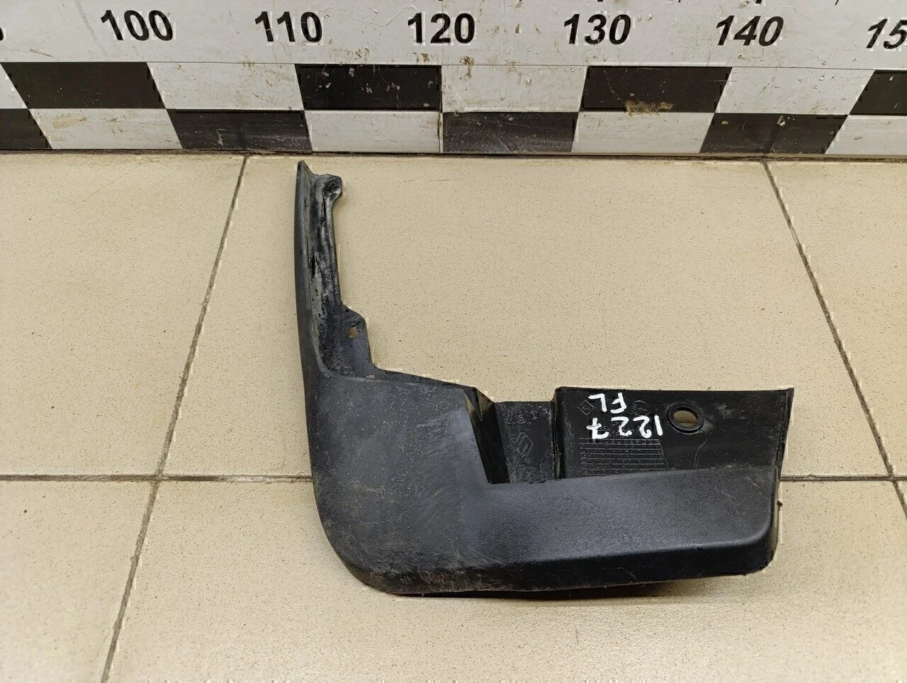 Брызговик передний левый Logan II 2014>