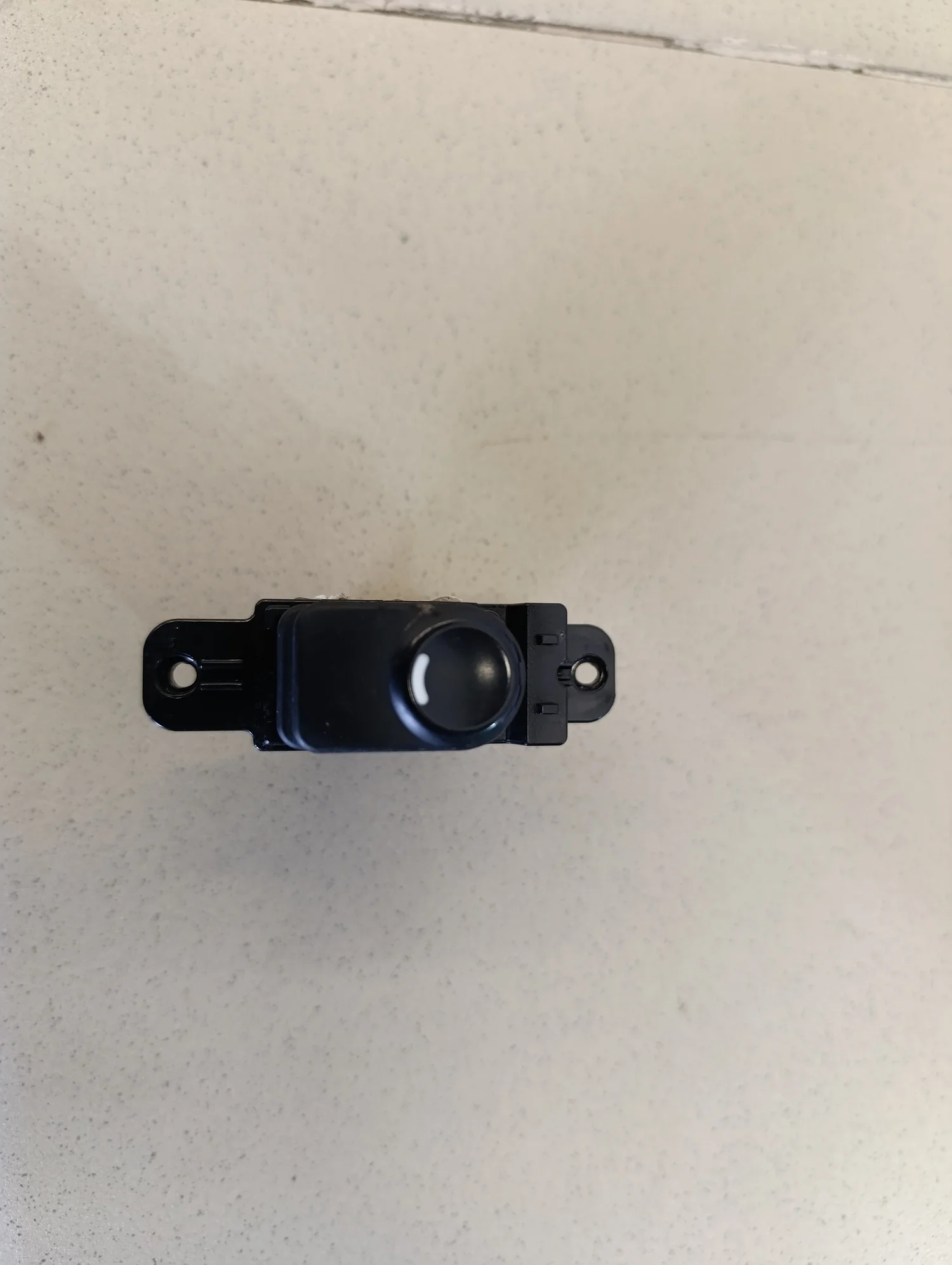 Кнопка стеклоподъемника Solaris 2010-2017