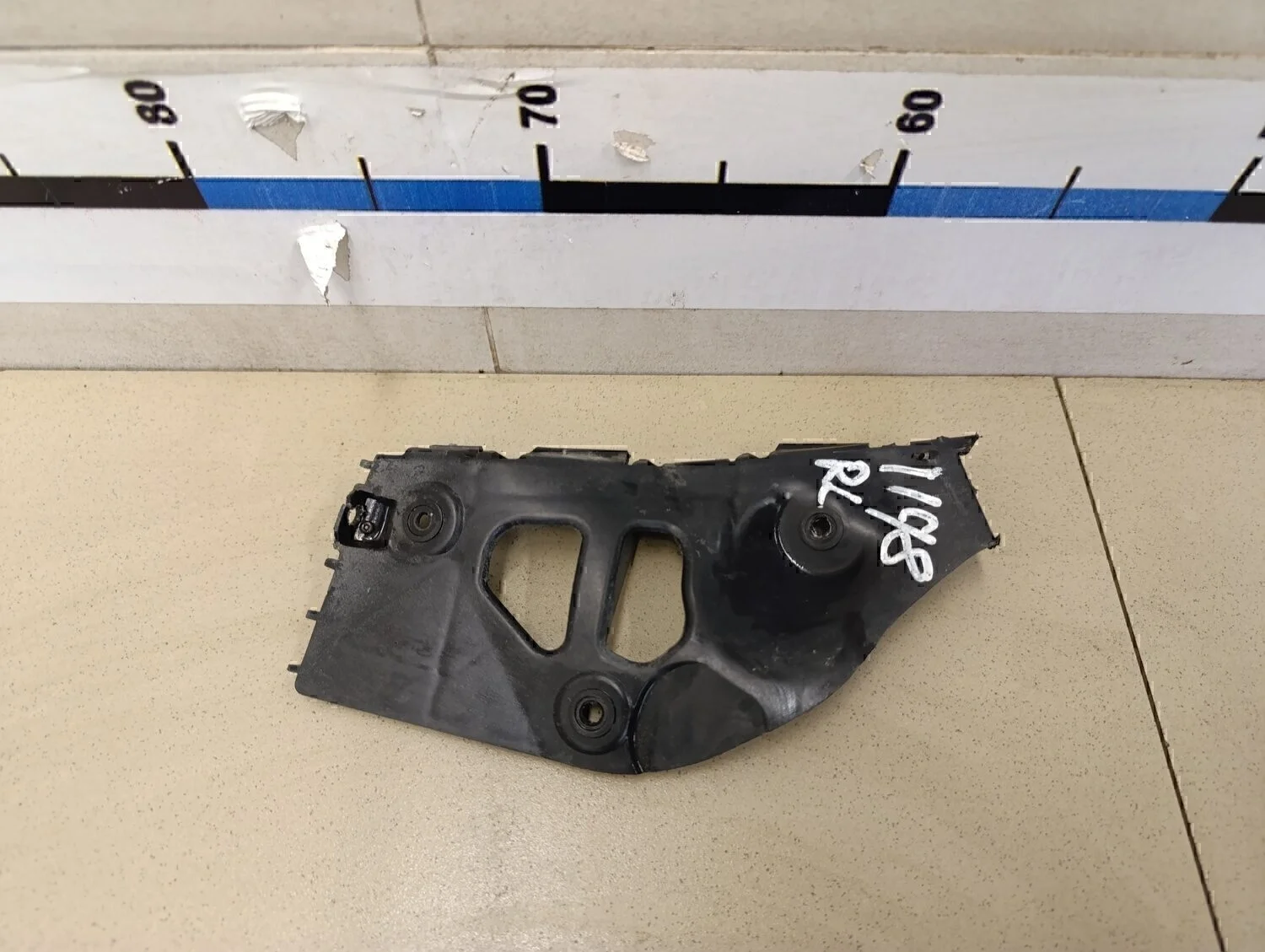 Направляющая заднего бампера левая Sandero 2009-2014