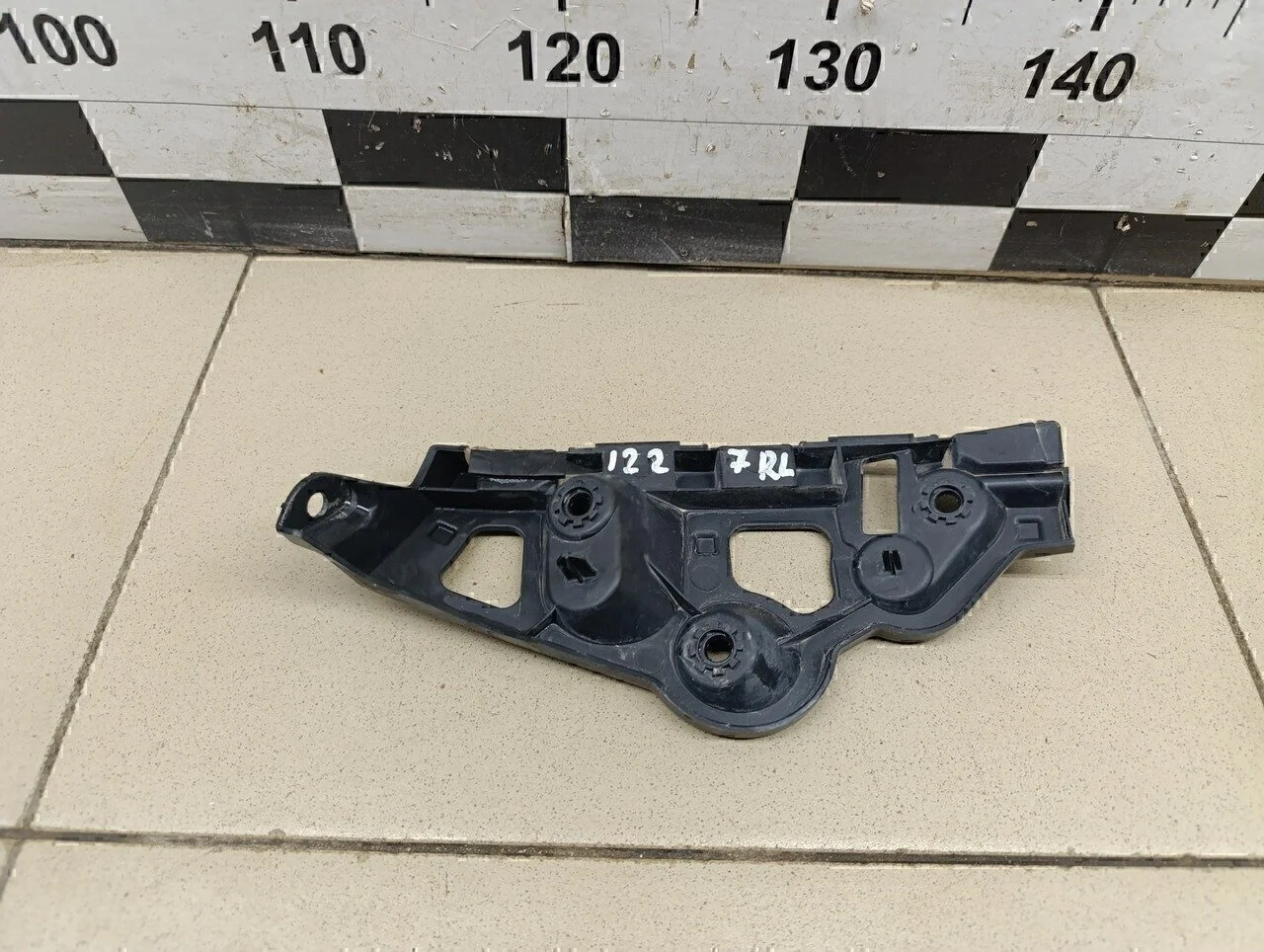 Кронштейн заднего бампера левый Sandero 2014>