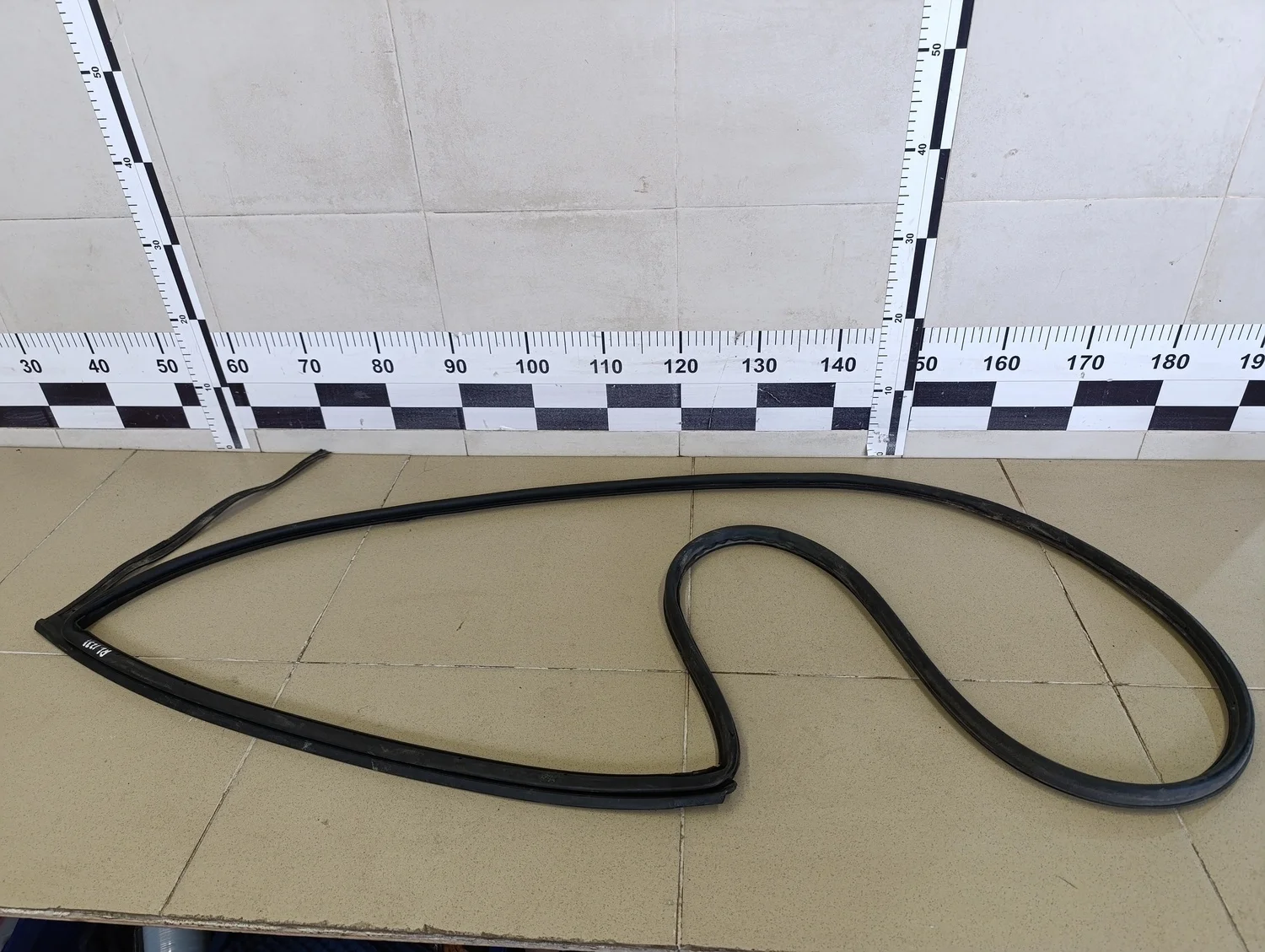 Уплотнитель двери Solaris 2010-2017