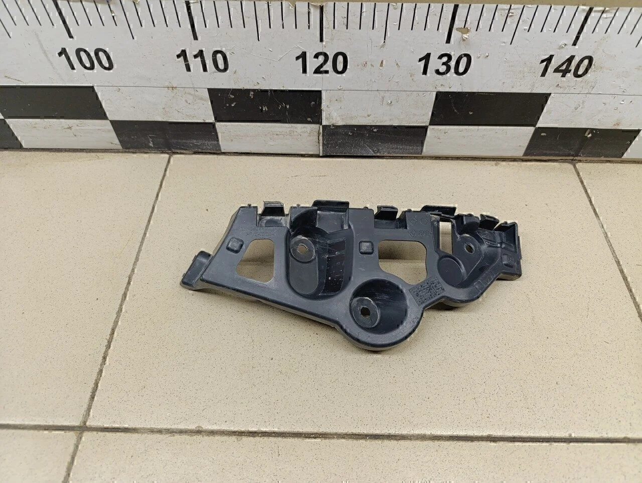 Кронштейн заднего бампера правый Sandero 2014>