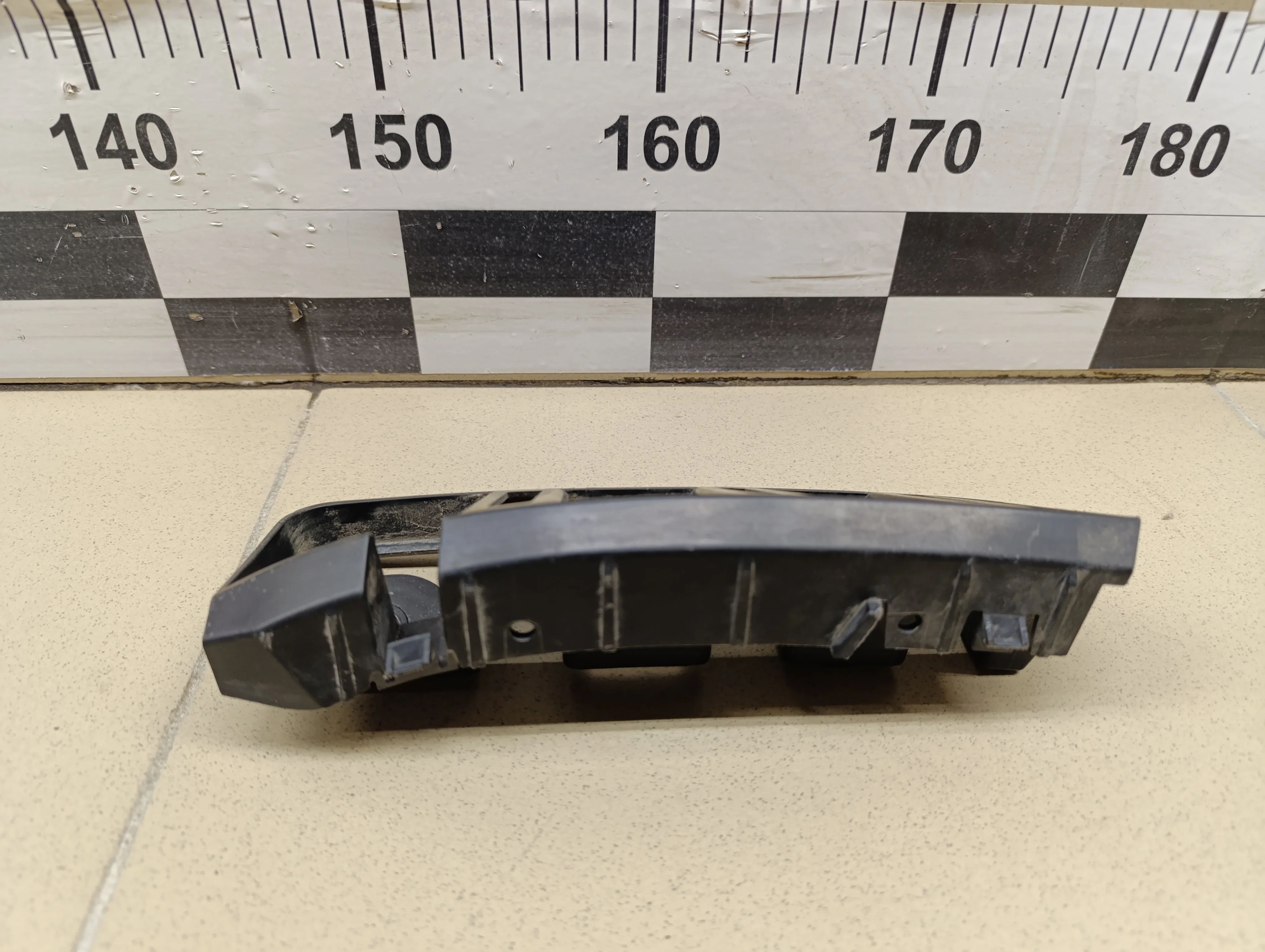 Направляющая заднего бампера правая Rapid 2013>