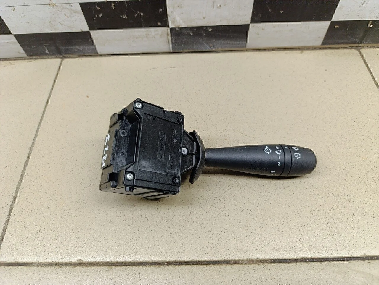 Переключатель стеклоочистителей Logan II 2014>