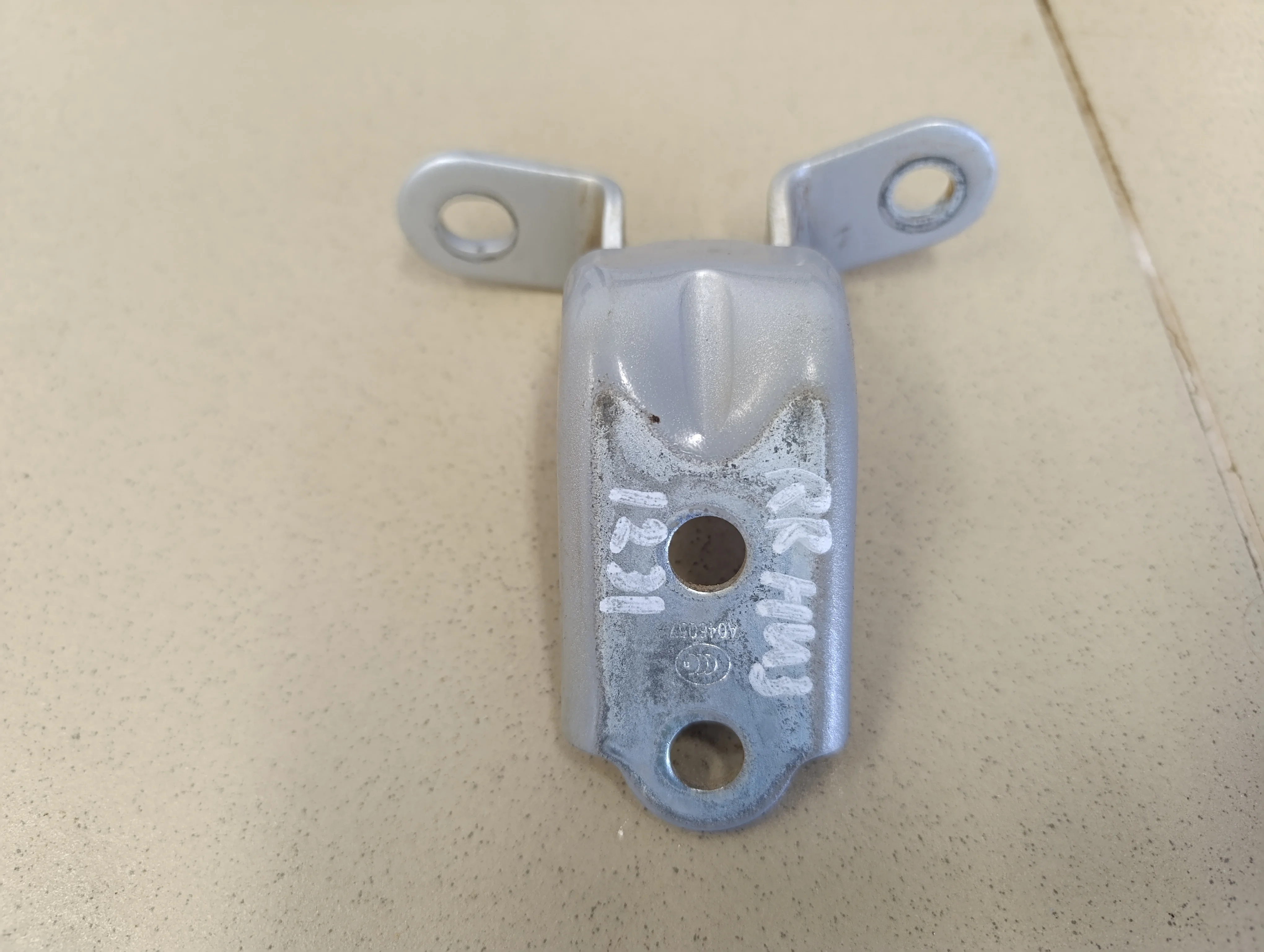 Петля двери задней правой нижняя Solaris 2010-2017