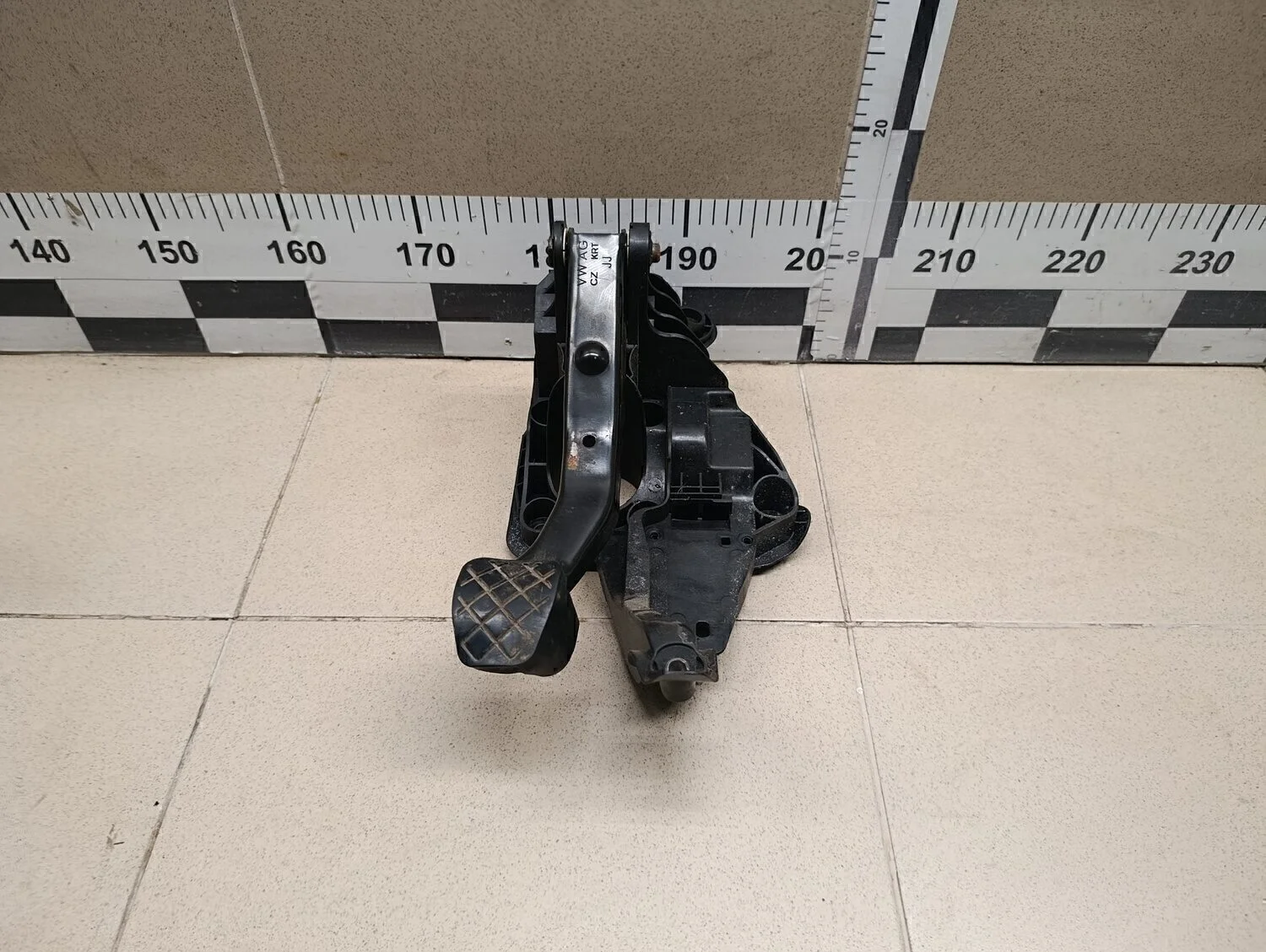 Педаль тормоза  Rapid 2013>