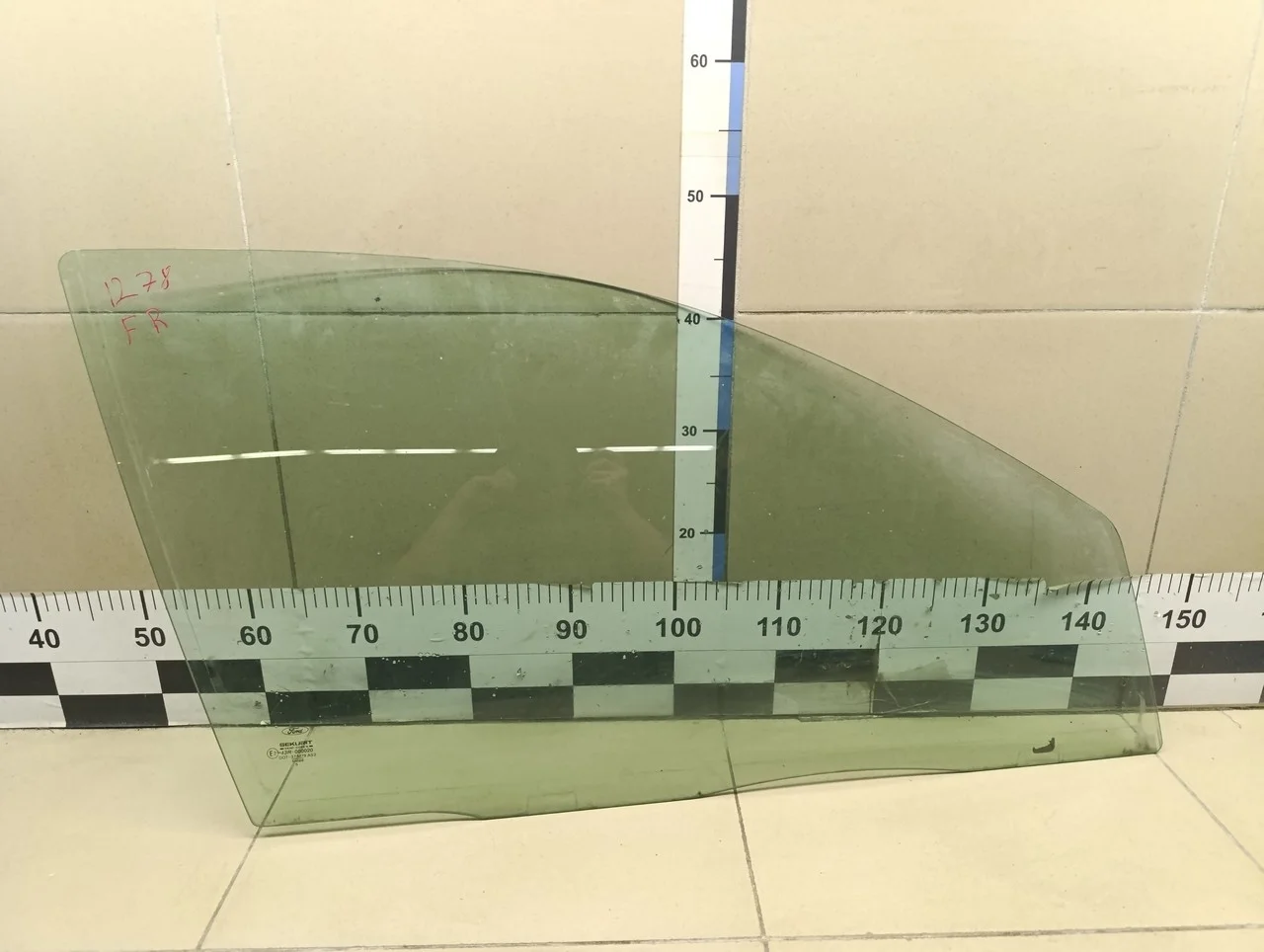 Стекло двери передней правой Mondeo III 2000-2007