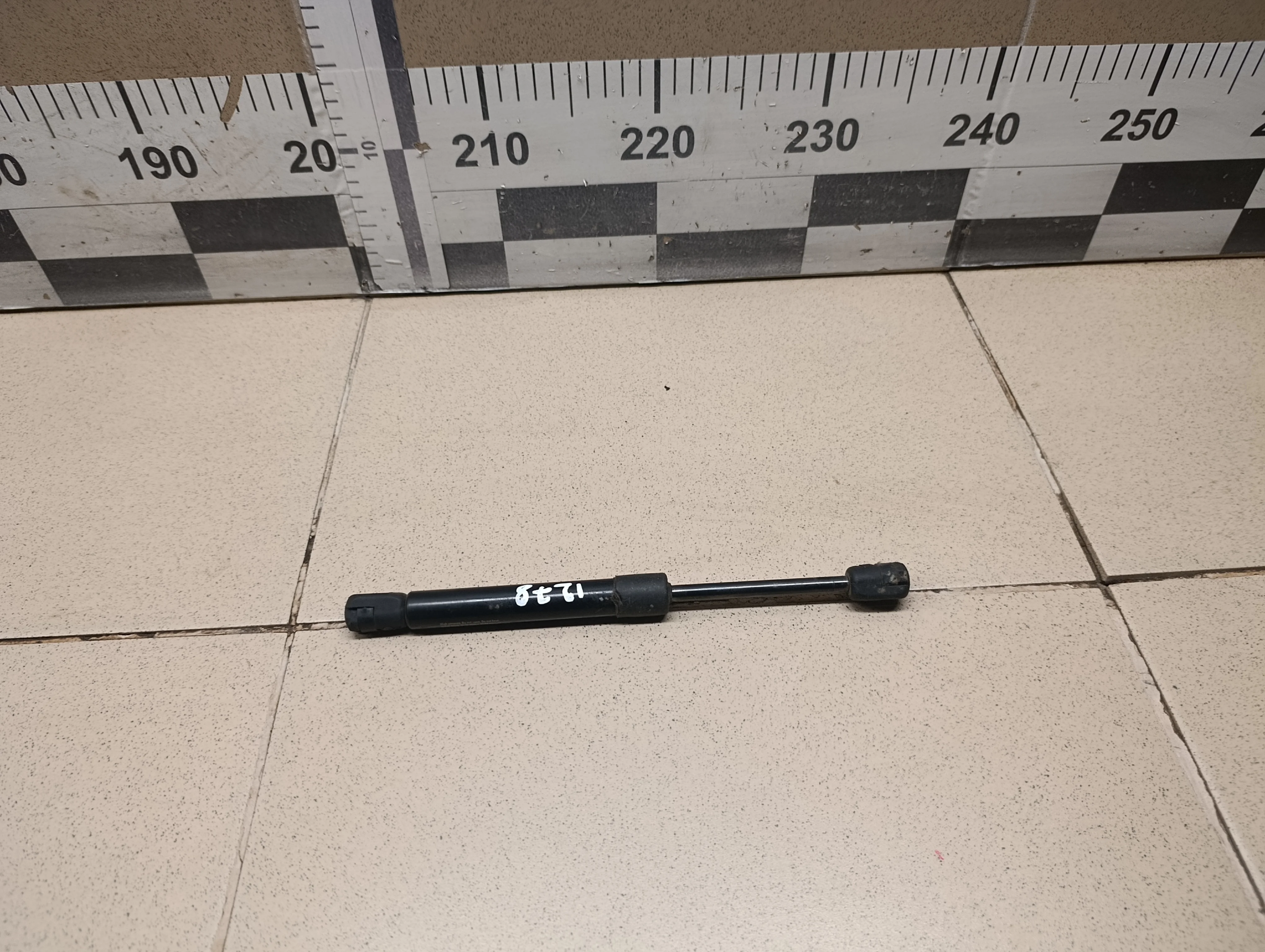 Амортизатор капота Mondeo III 2000-2007