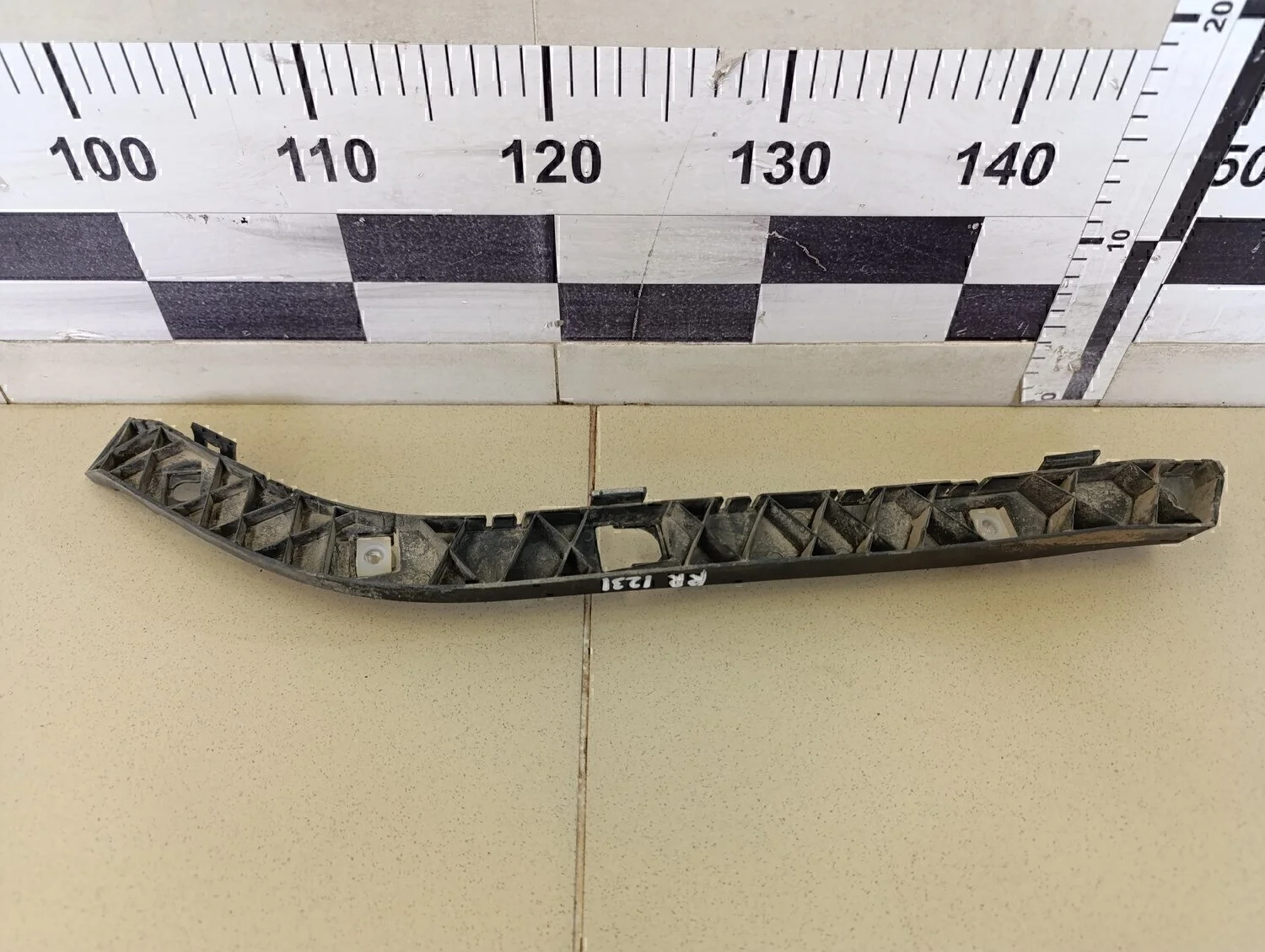 Направляющая заднего бампера правая Solaris 2010-2017