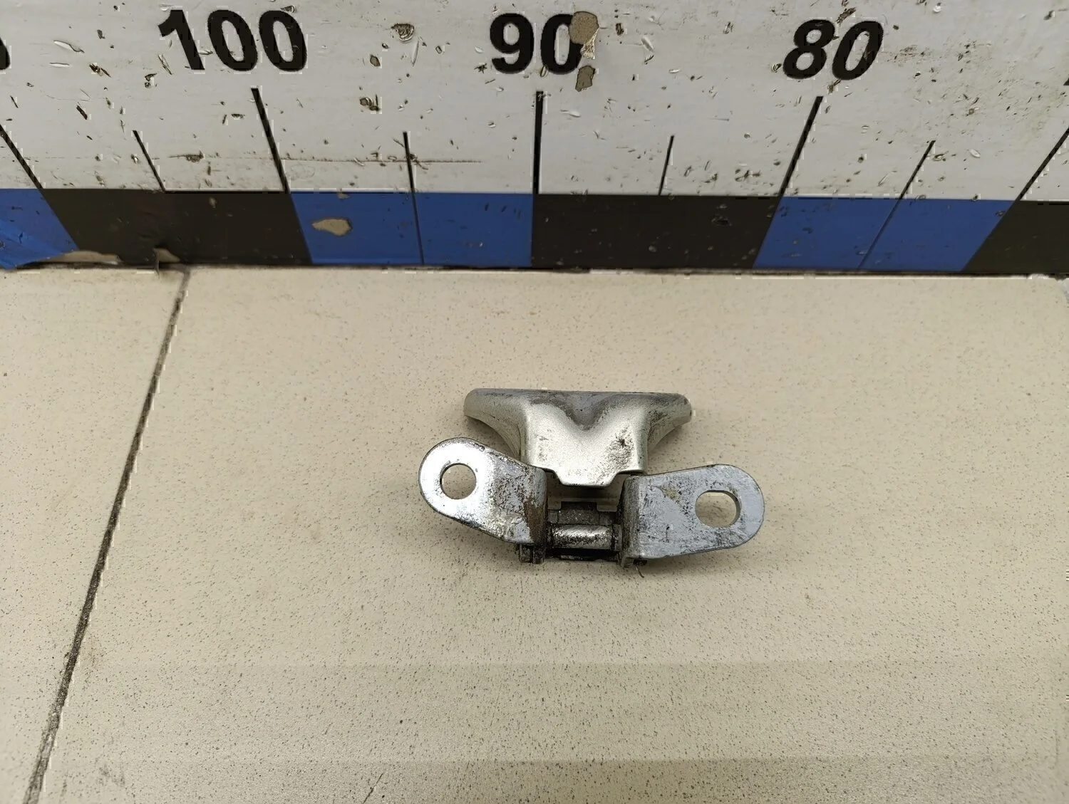 Петля двери передней RIO 2017>