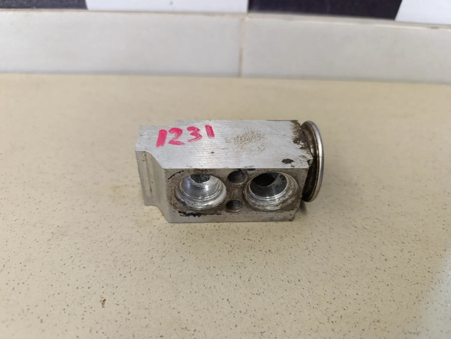 Клапан кондиционера Solaris 2010-2017