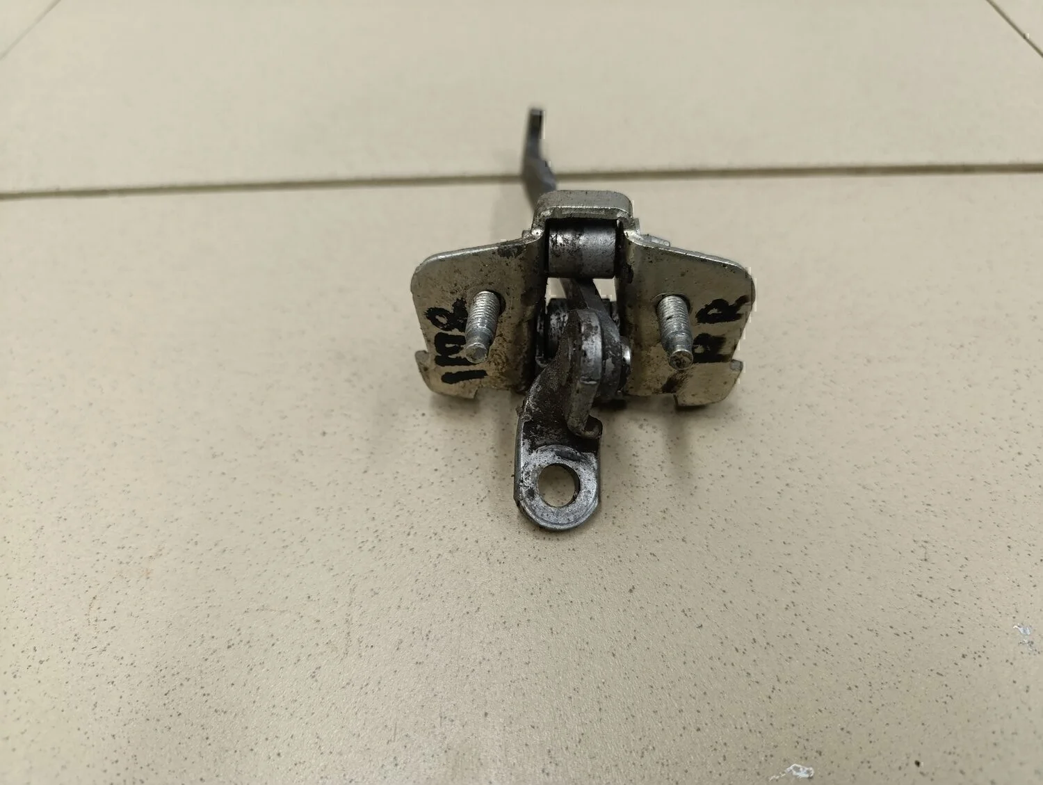 Ограничитель двери Logan 2005-2014