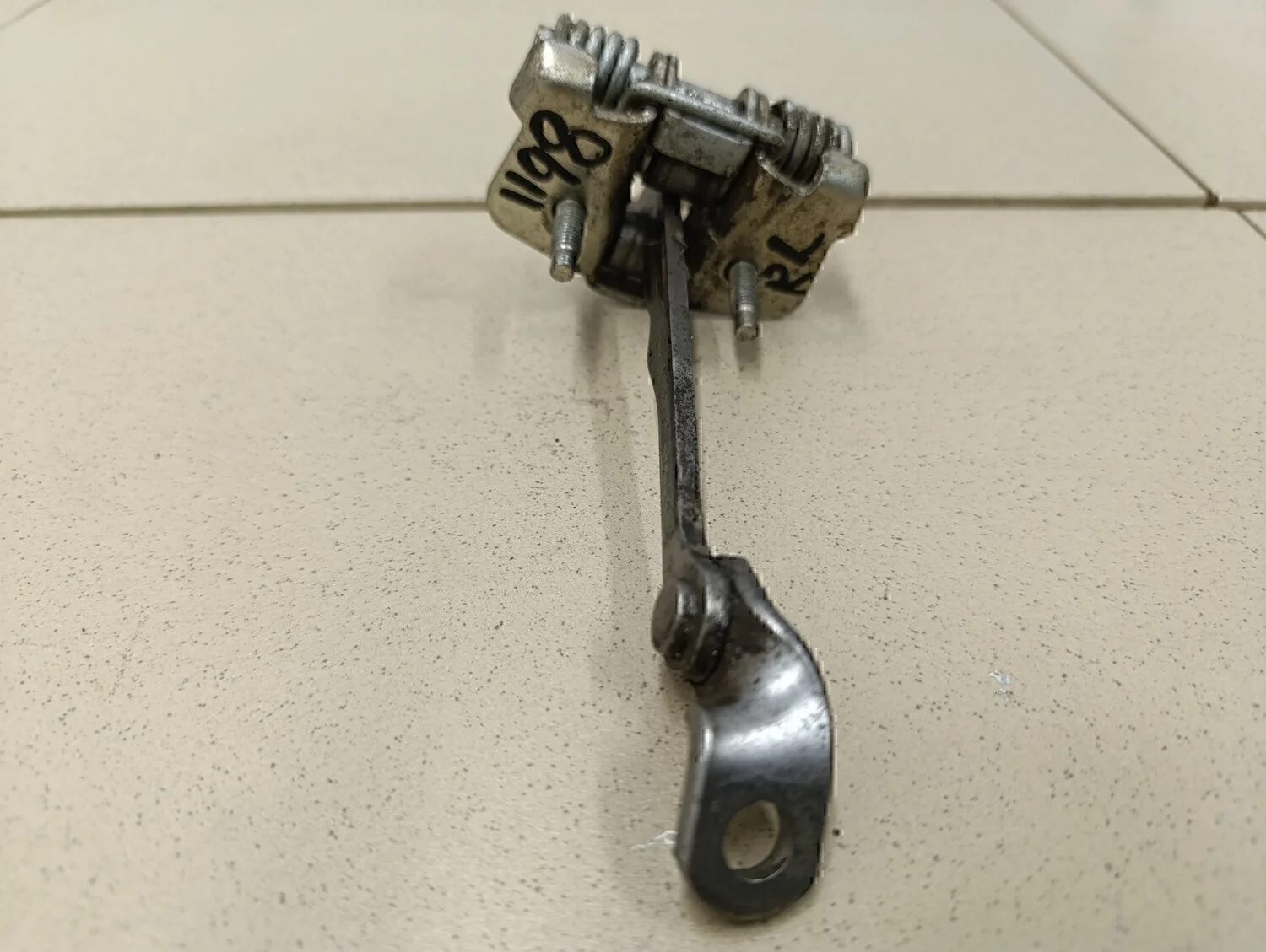 Ограничитель двери Logan 2005-2014