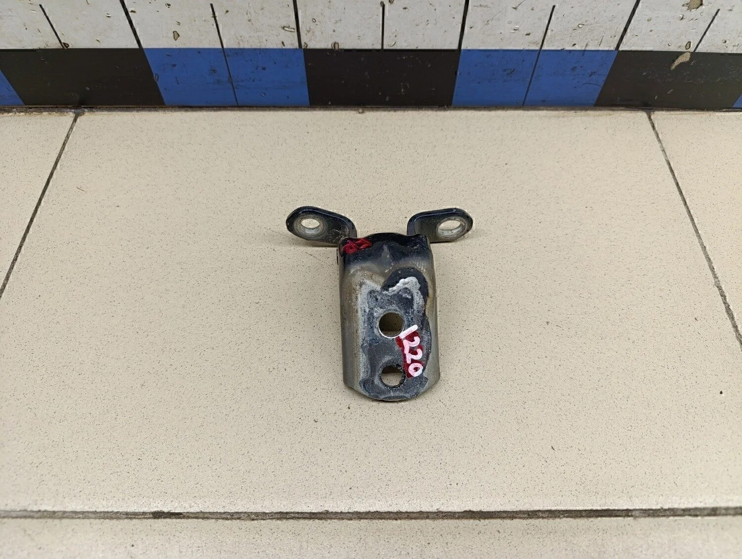 Петля двери Almera N16 2000-2006