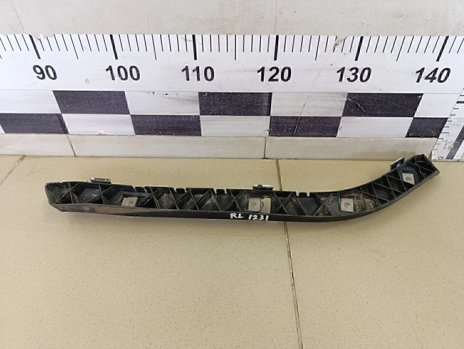 Направляющая заднего бампера левая Solaris 2010-2017