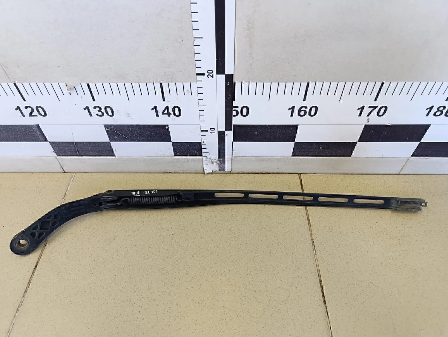 Поводок стеклоочистителя передний правый C4 2005-2011