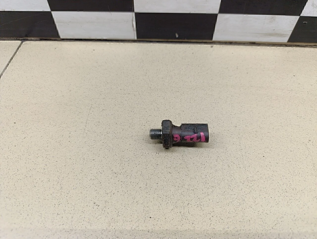 Датчик давления масла Passat [B6] 2005-2010