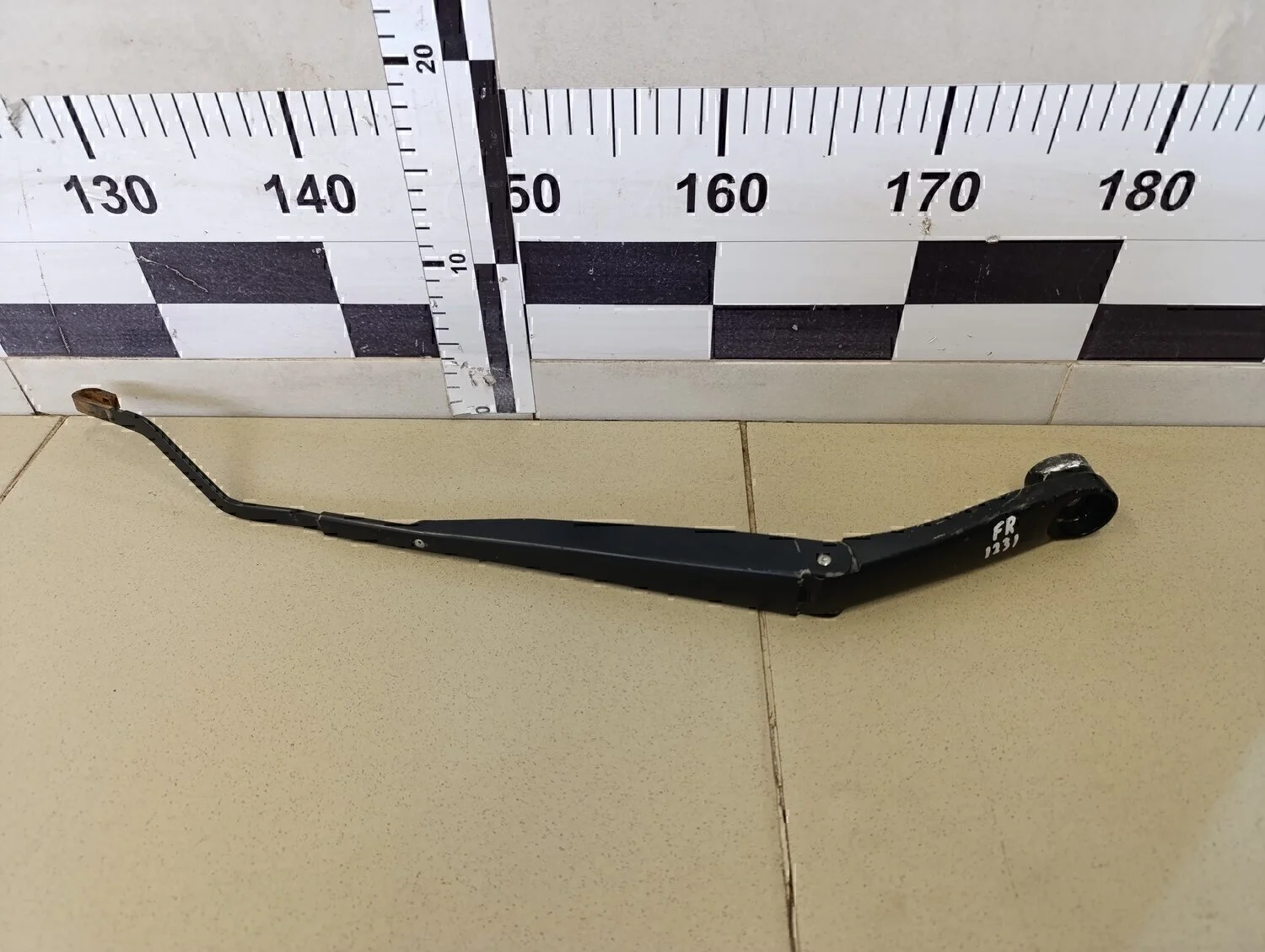 Поводок стеклоочистителя передний правый Solaris 2010-2017