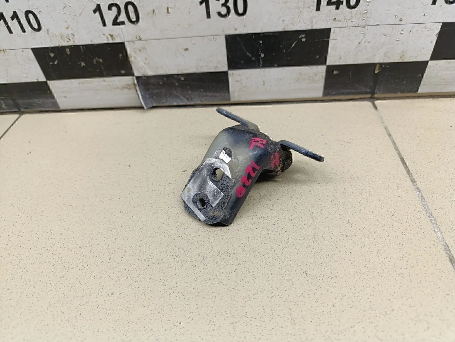 Петля двери задней левой нижняя Almera N16 2000-2006