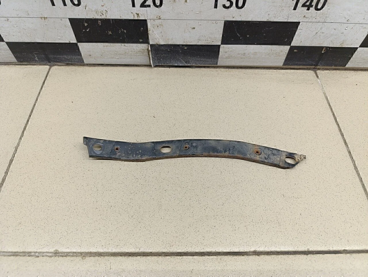 Направляющая переднего бампера правая Aveo (T250) 2005-2011