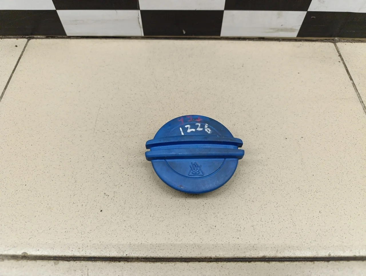 Крышка расширительного бачка A3 (8L1) 1996-2003