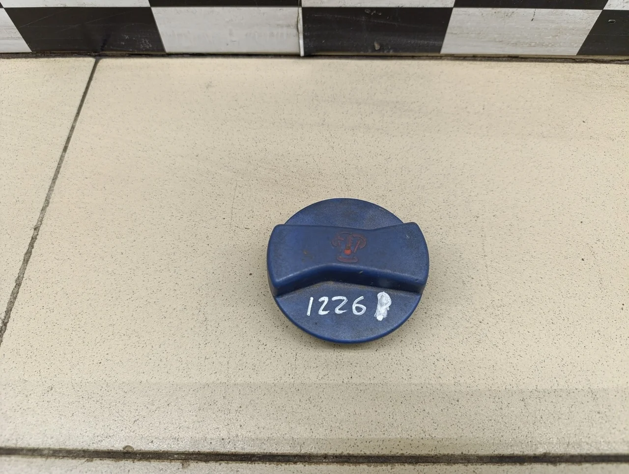 Крышка расширительного бачка A3 (8L1) 1996-2003