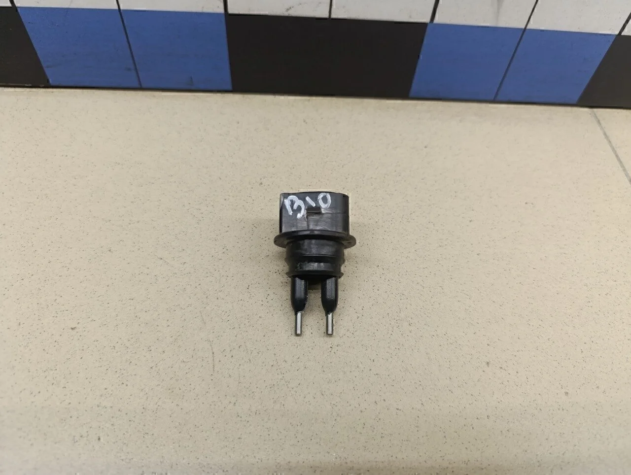 Датчик уровня в бачок омывателя A3 (8L1) 1996-2003