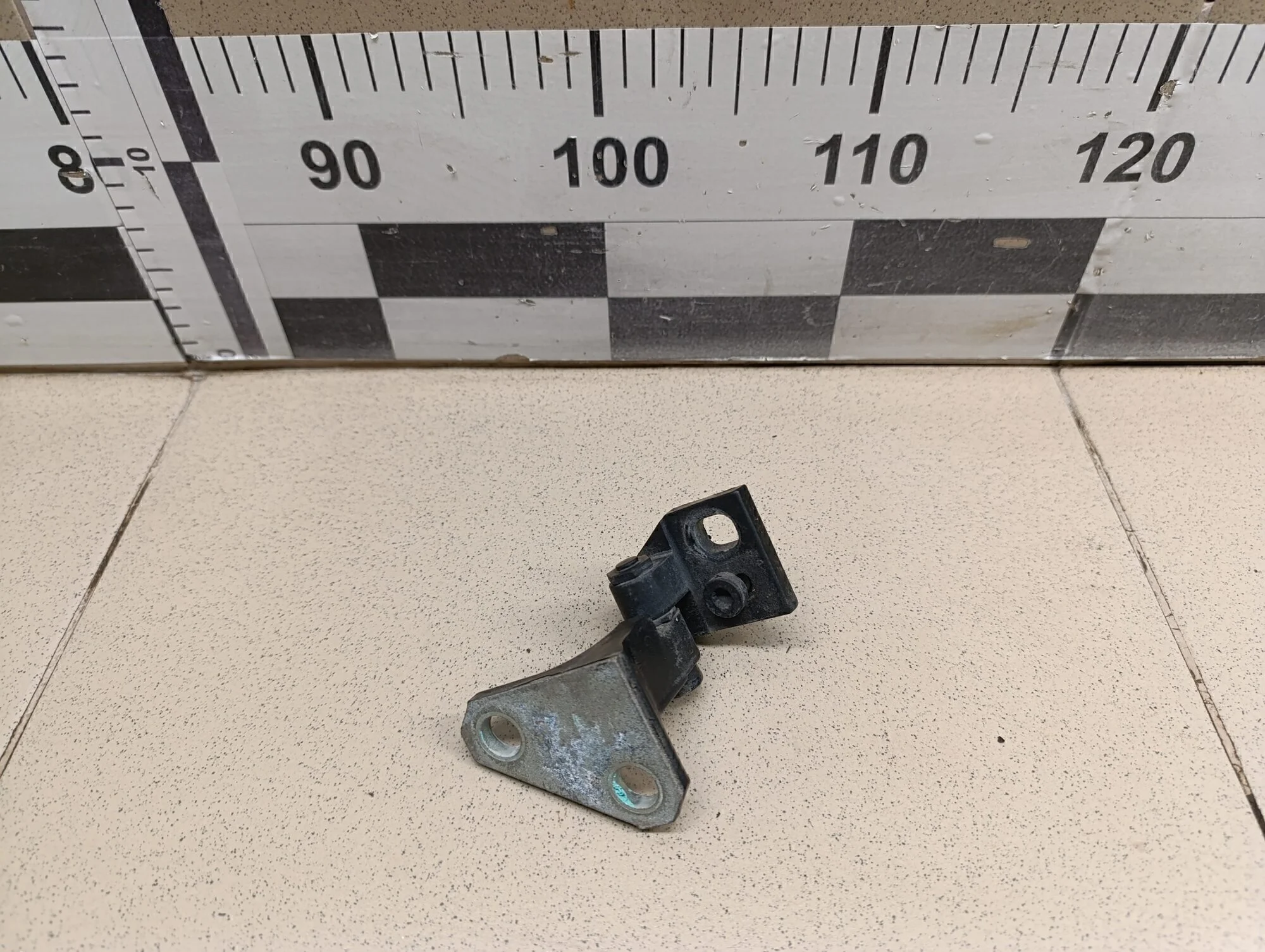 Петля двери передней правой верхняя Golf V 2003-2009