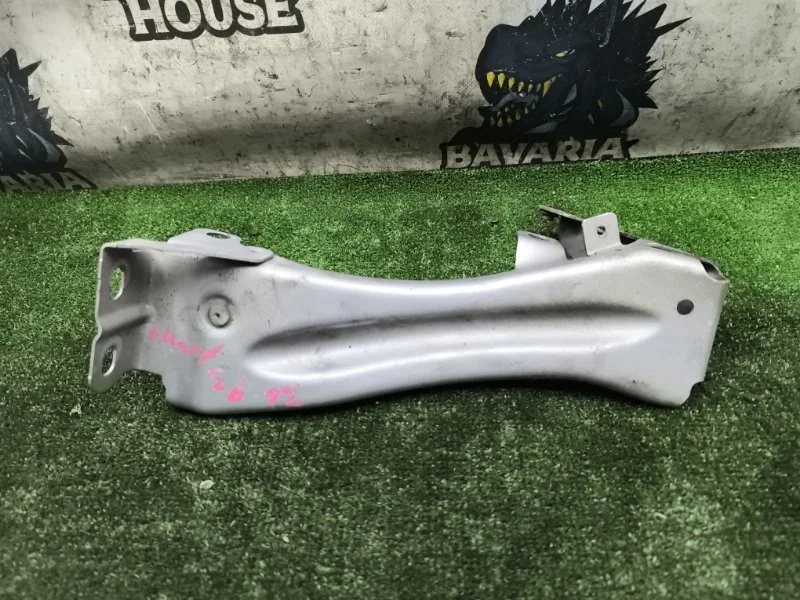Кронштейн крыла переднего Audi TT 2012 8J0821135F 8J3 CDA, левый