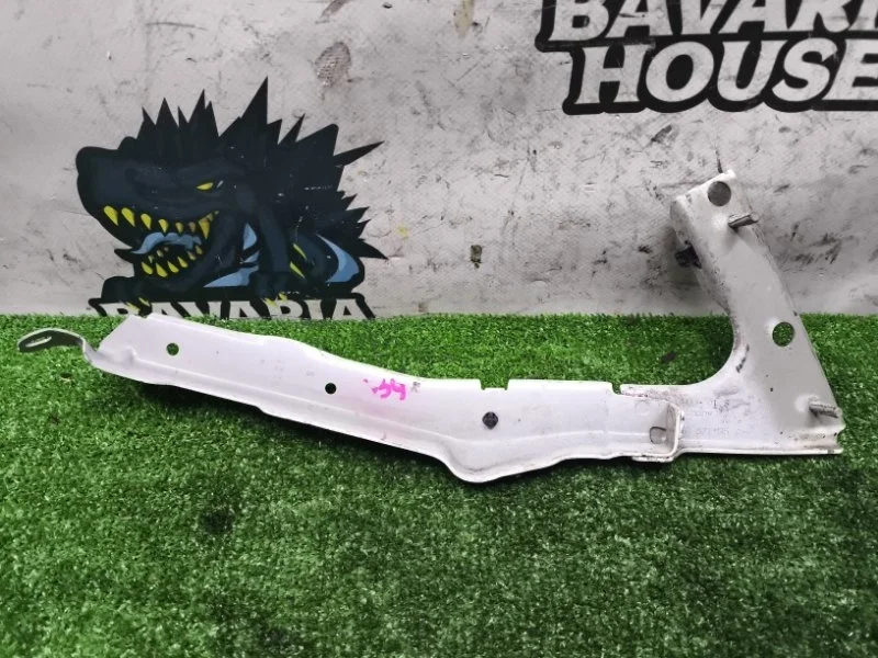 Кронштейн крыла Audi A5 2010 8T0821135C 8T CDN, левый