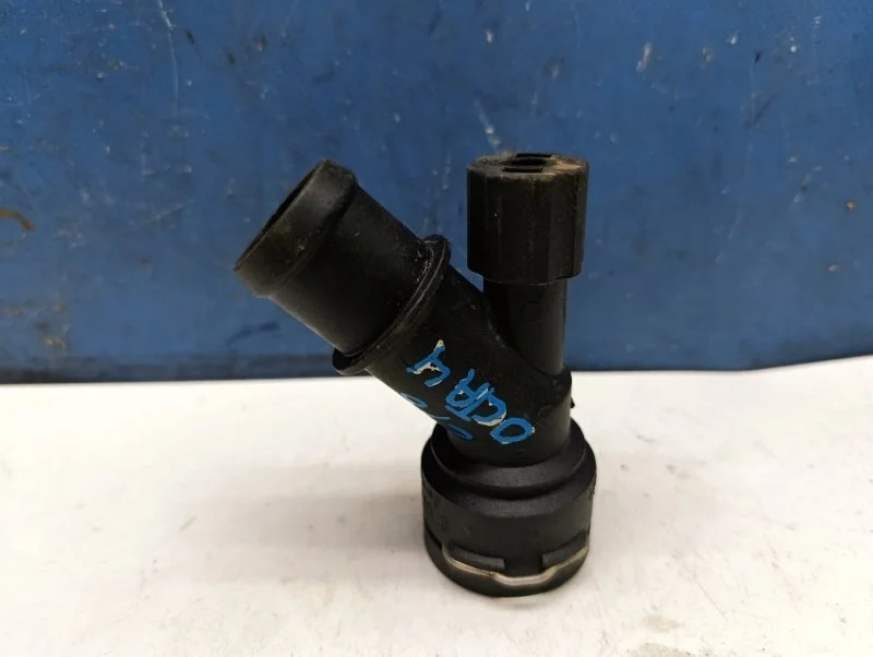 Фланец системы охлаждения Volkswagen Golf 4 2002 1J0121619A 1.9D ALH