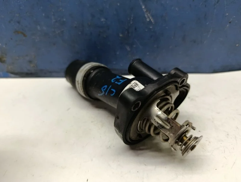 Корпус термостата Ford Focus 2 2011 1476110 2.0 AODA