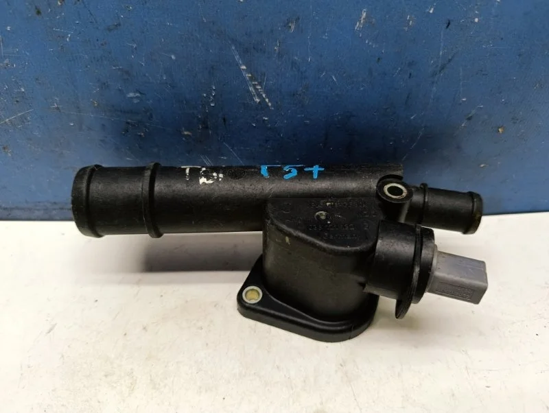 Тройник системы охлаждения Volkswagen Golf Plus 2007 038121132G 2.0TDI BKD