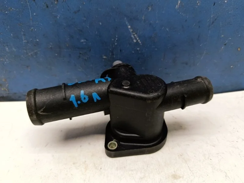 Тройник системы охлаждения Skoda Octavia A5 2012 06A121133AL 1Z 1.6 BSE