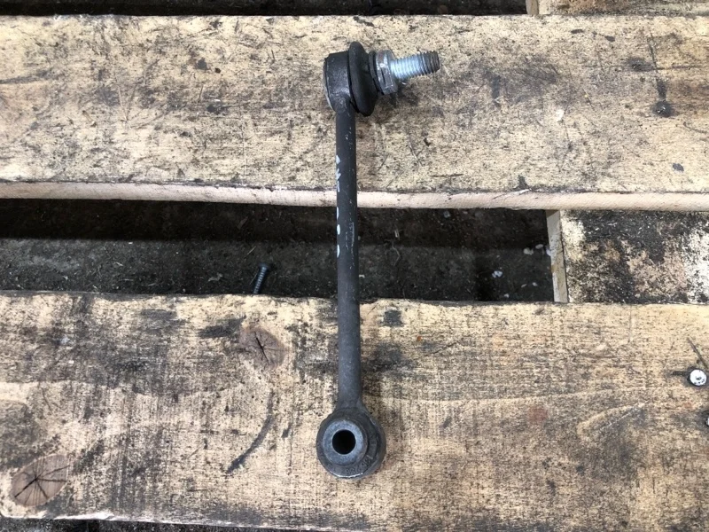 Стойка стабилизатора BMW 3 2007 33556764428 E90 N46B20, задняя