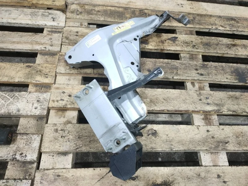 Кронштейн фары BMW 5 2008 41117111289 E61 N52B25, передний левый