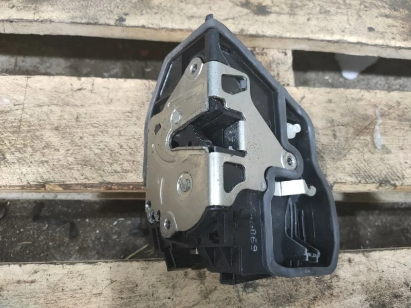 Замок боковой двери BMW 5 2005 51227167069 E60 N52B30, передний левый