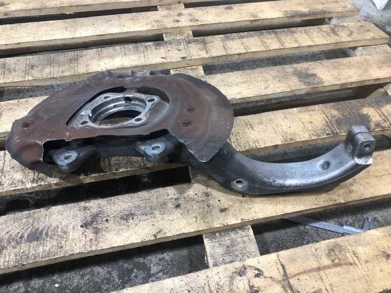 Кулак поворотный Bmw X5 2007 31216869869 E70 N52B30, передний левый