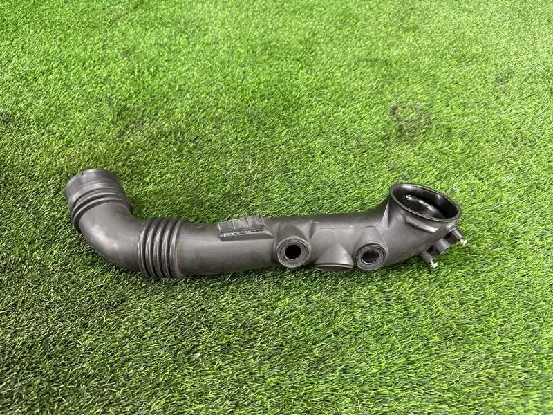 Патрубок интеркулера BMW 3 2008 13717590306 E90 N54B30, левый