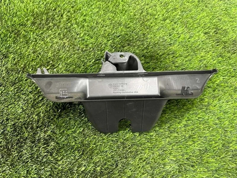 Накладка замка багажника BMW X5 2007 51497177378 E70 N52B30, задняя